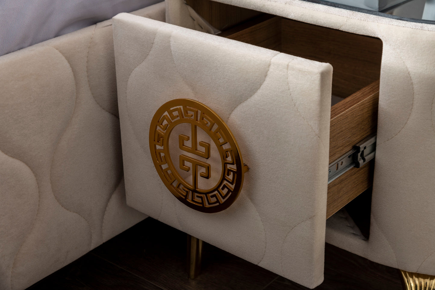 LOTUS BETT